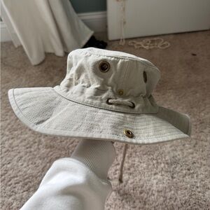 Tilley Endurables Hat Size 7 1/4 Cream Duck Fishing Outdoor Safari Hiking Boonie